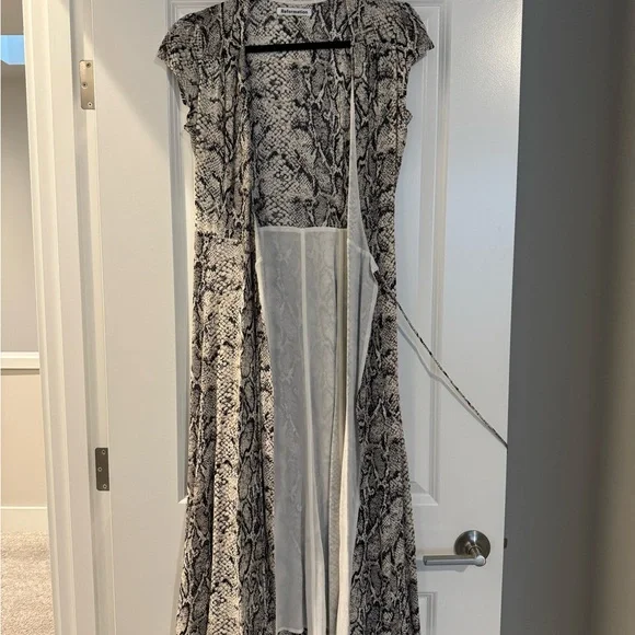 Elegant Snake Print Wrap Dress - Picture 7 of 8